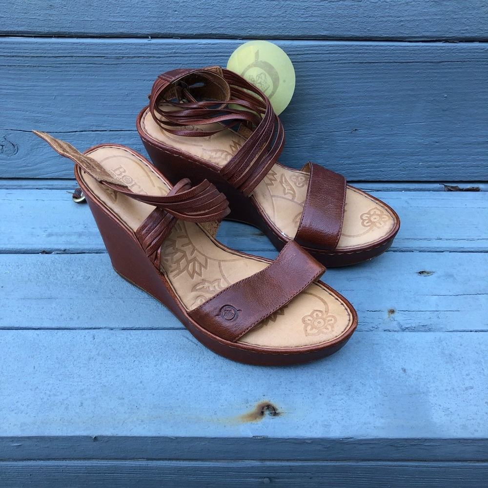 BORN ankle strap wedge 9/40.5 NEW